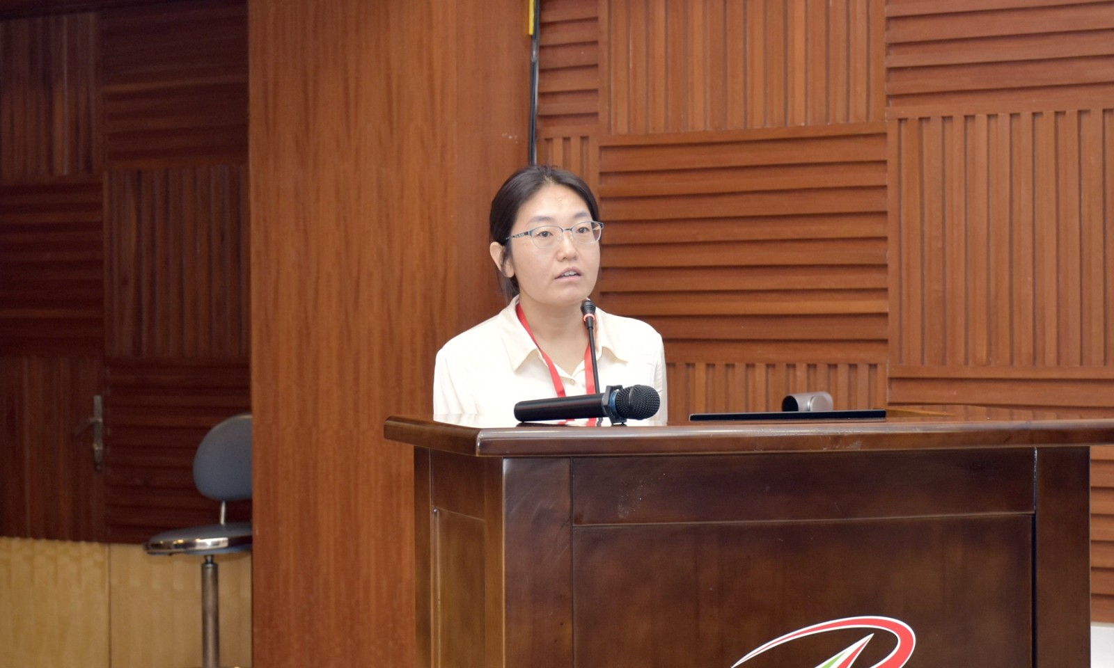 皇冠体育副总工程师 张倩暄.jpg